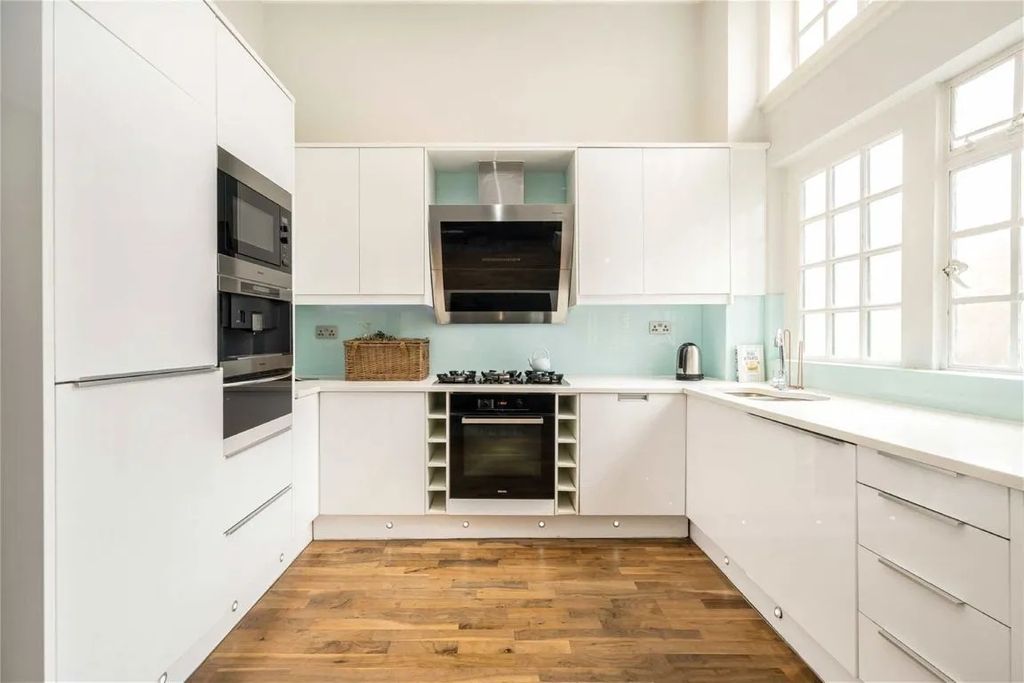 Property photo 3 of 15 Photo 4