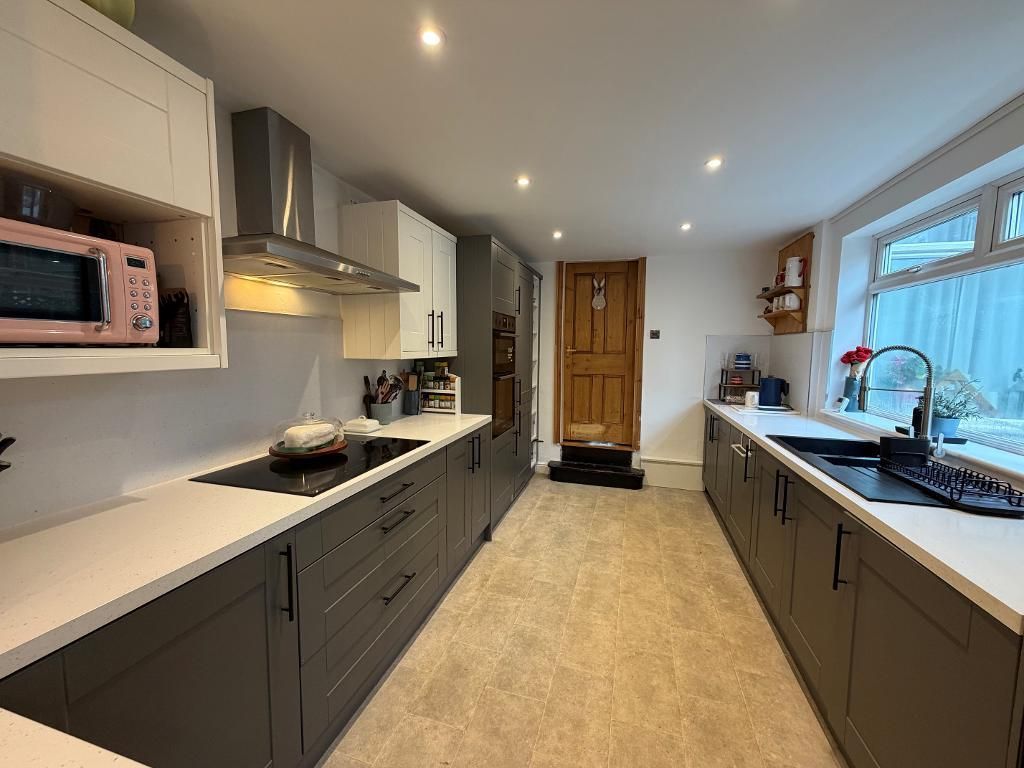 Property photo 2 of 14 Kitchen