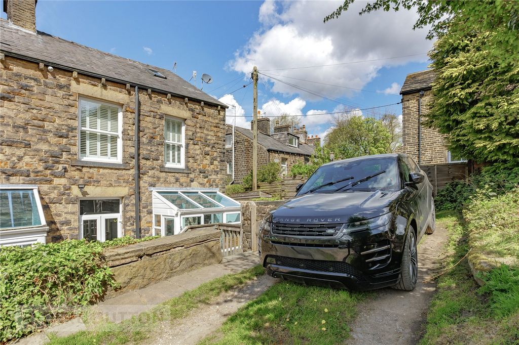 Property photo 3 of 23 Parking