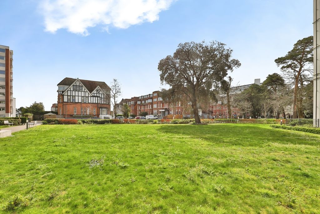 Property photo 2 of 20 Pbox-Img.Jpg