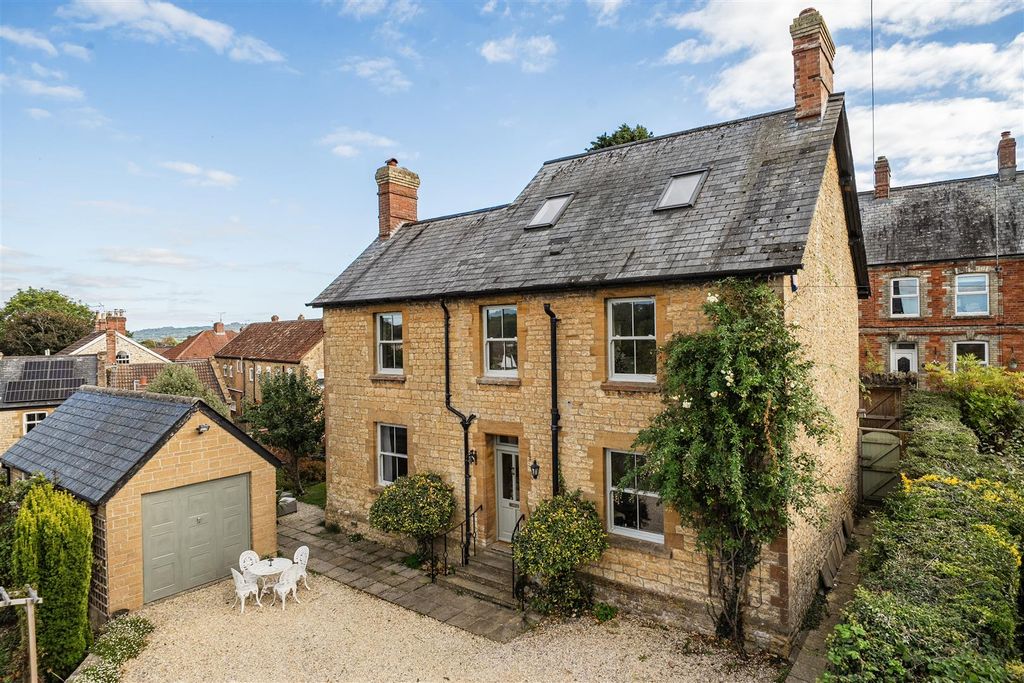 Property photo 1 of 31 Tbelle Vue House