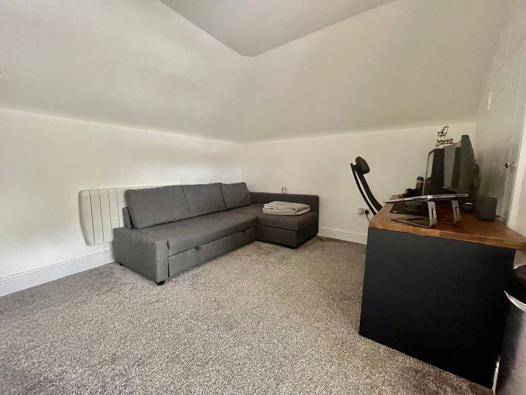 Property photo 3 of 6