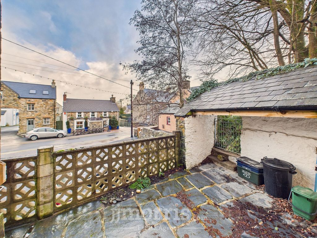 Property photo 2 of 21