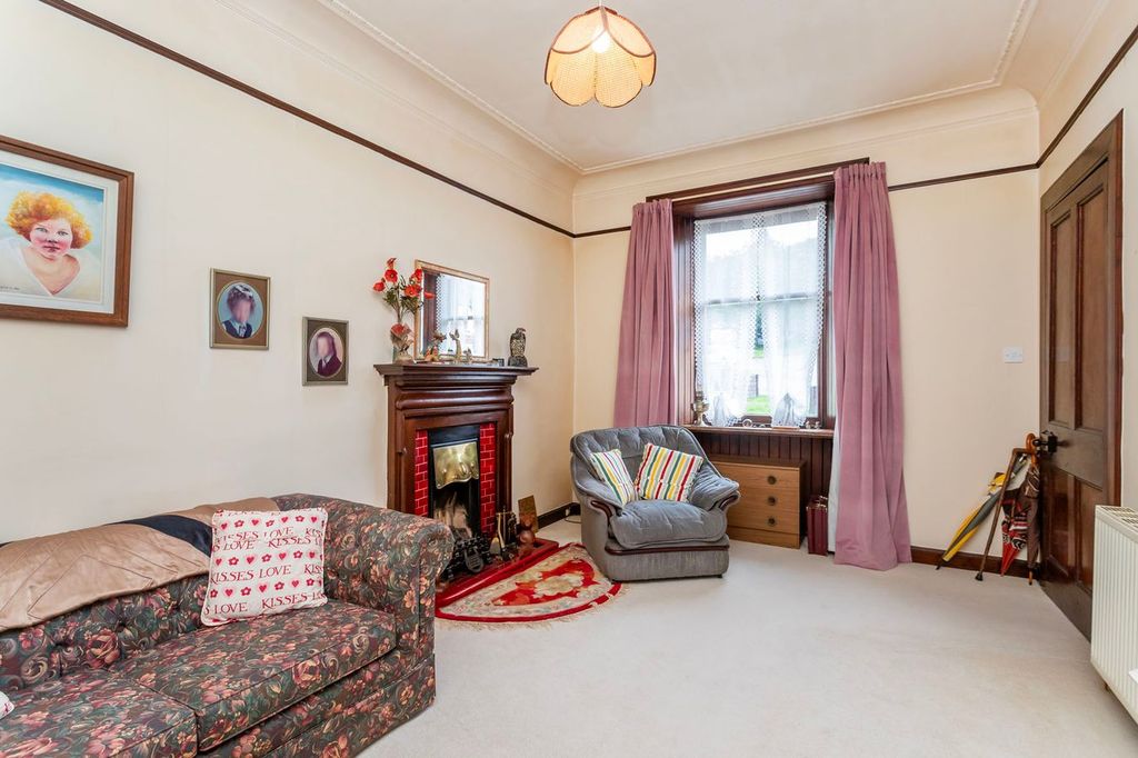 Property photo 2 of 8