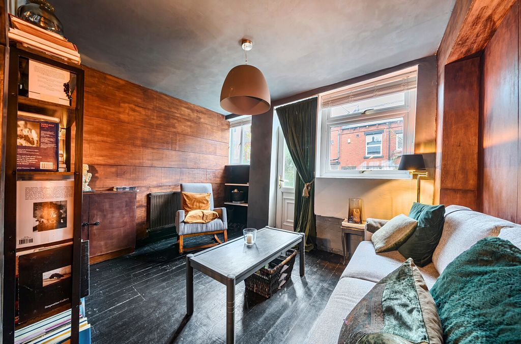 Property photo 3 of 23 Sitting Room