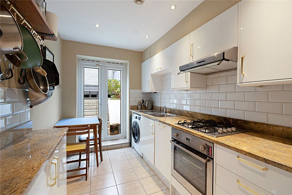 Property photo 2 of 9 Kitchen