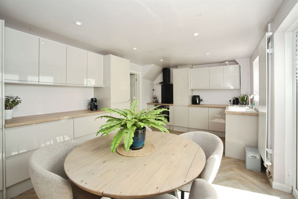 Property photo 2 of 25