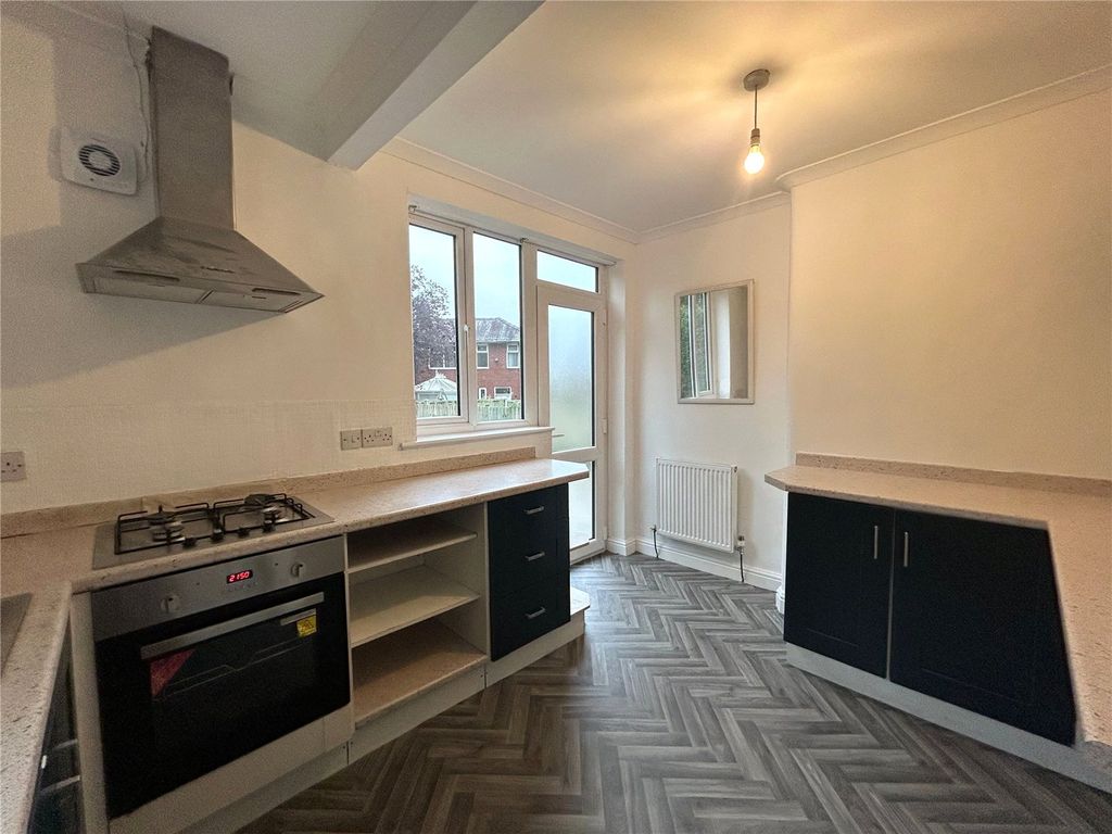 Property photo 2 of 11 Kitchen