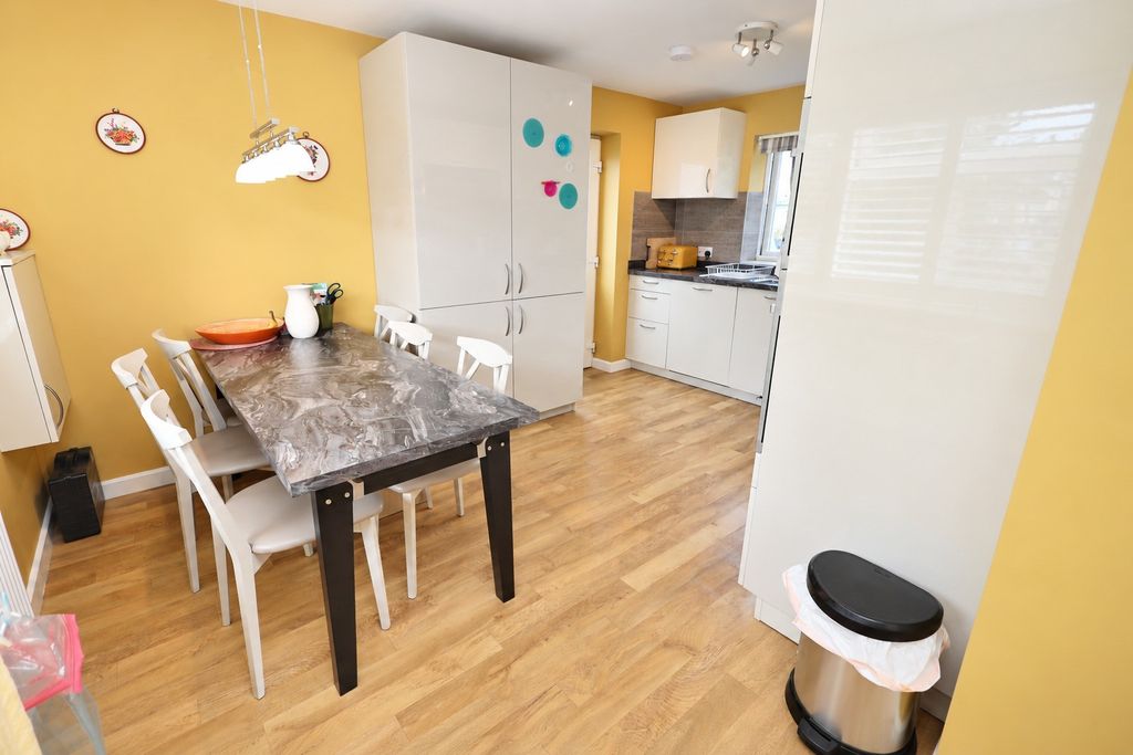 Property photo 3 of 12 1U7A0407