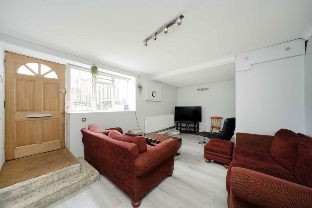 Property photo 2 of 6