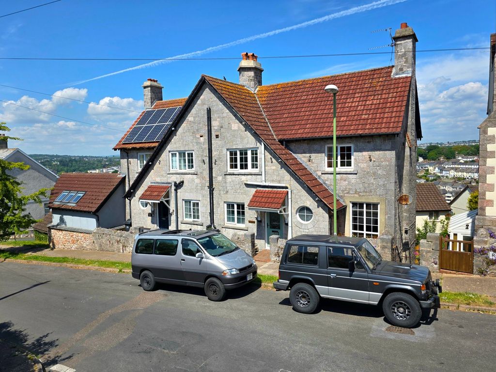 Property photo 1 of 32