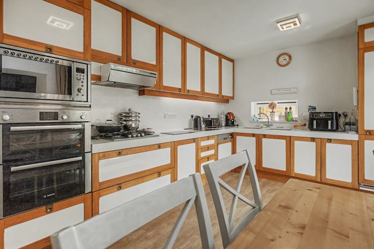 Property photo 2 of 11 335314