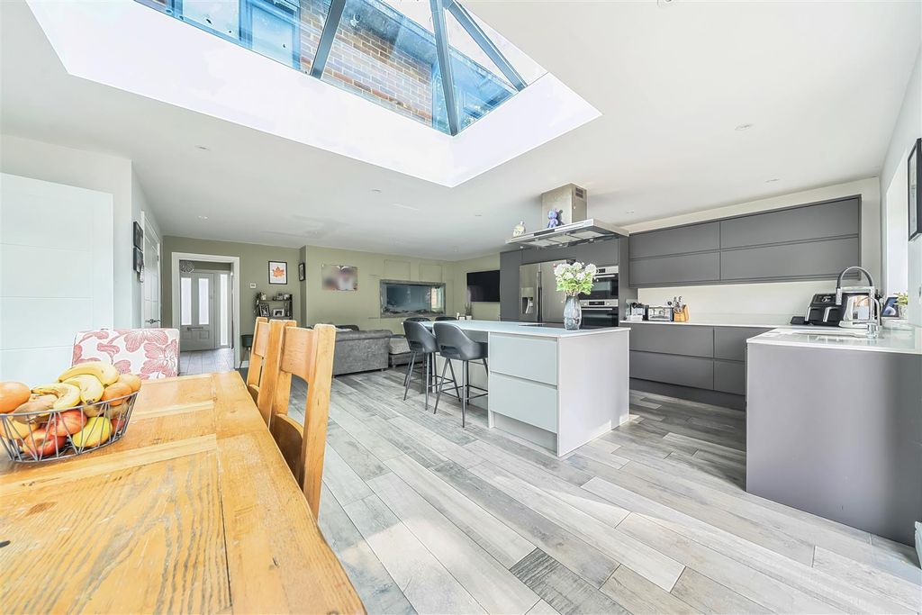 Property photo 2 of 21 1477773-12-6A311Ad56Eb8A.Jpg