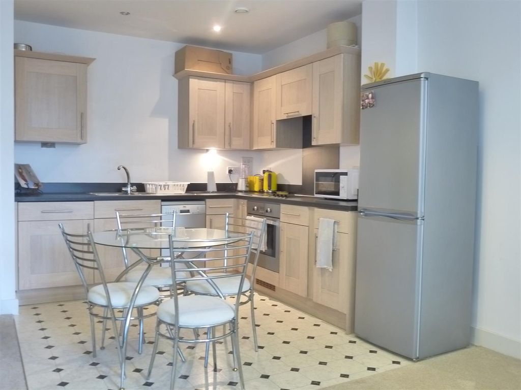 Property photo 1 of 8 Kitchen