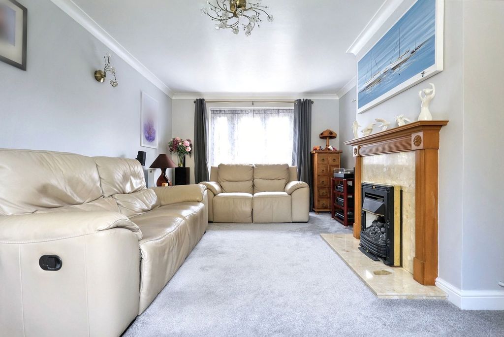 Property photo 3 of 24