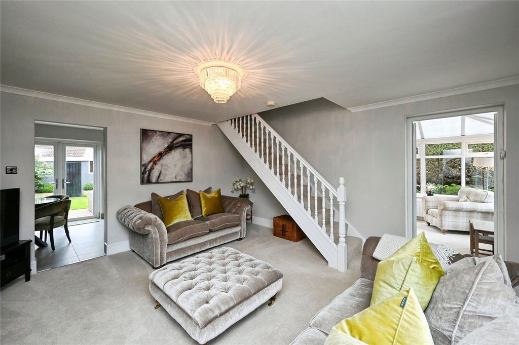 Property photo 2 of 23 Lounge