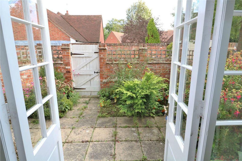 Property photo 3 of 6 Courtyard Garden