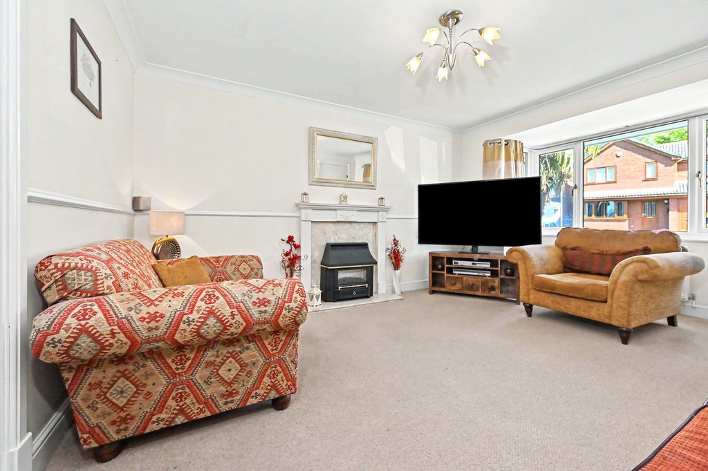 Property photo 2 of 35 Lounge