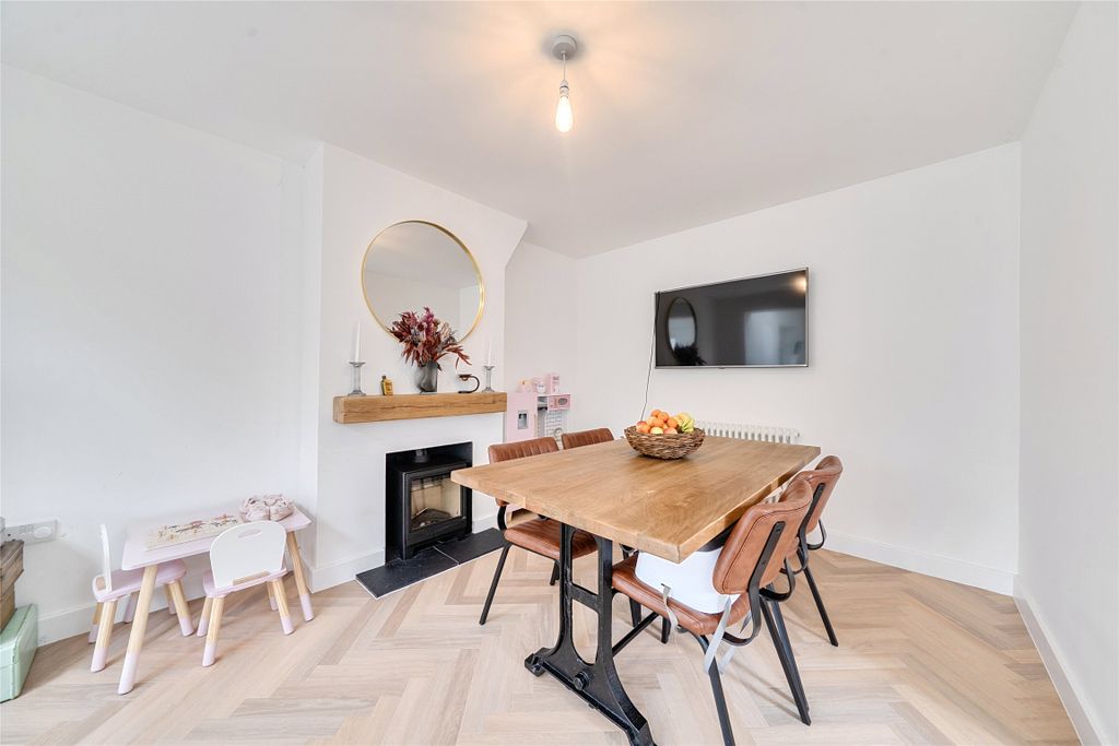 Property photo 3 of 16 Dining Area