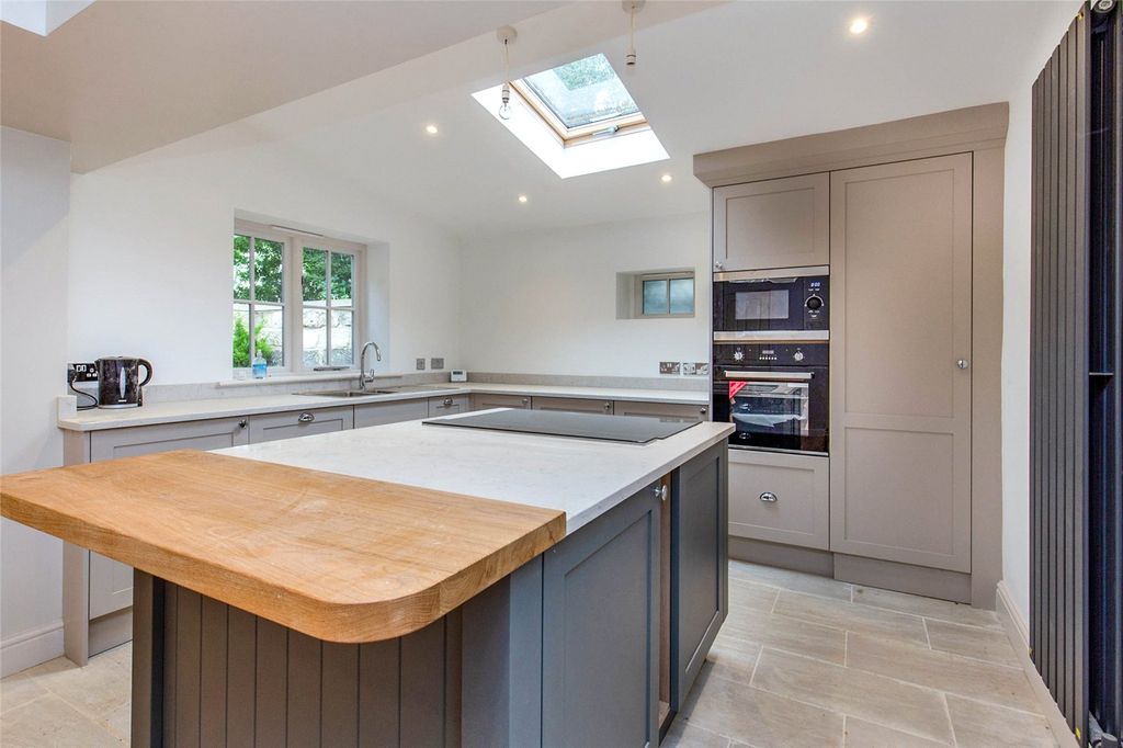 Property photo 2 of 15 Picture No. 02