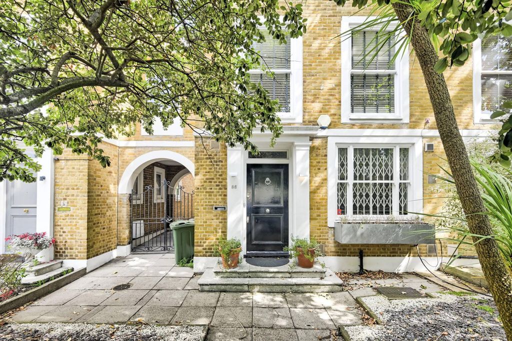 Property photo 2 of 32