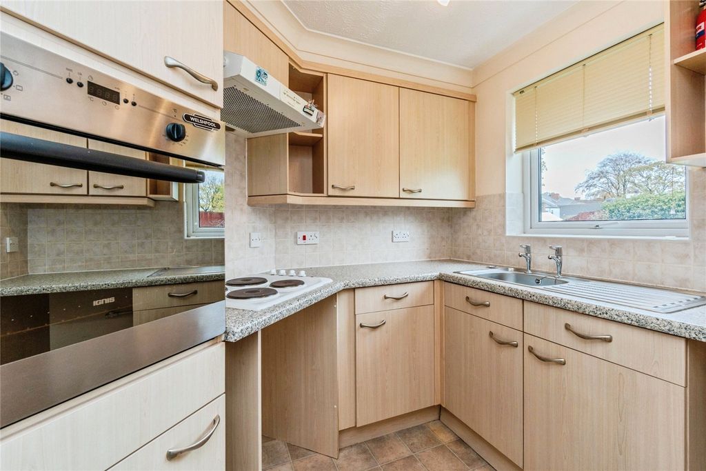 Property photo 3 of 10 Kitchen