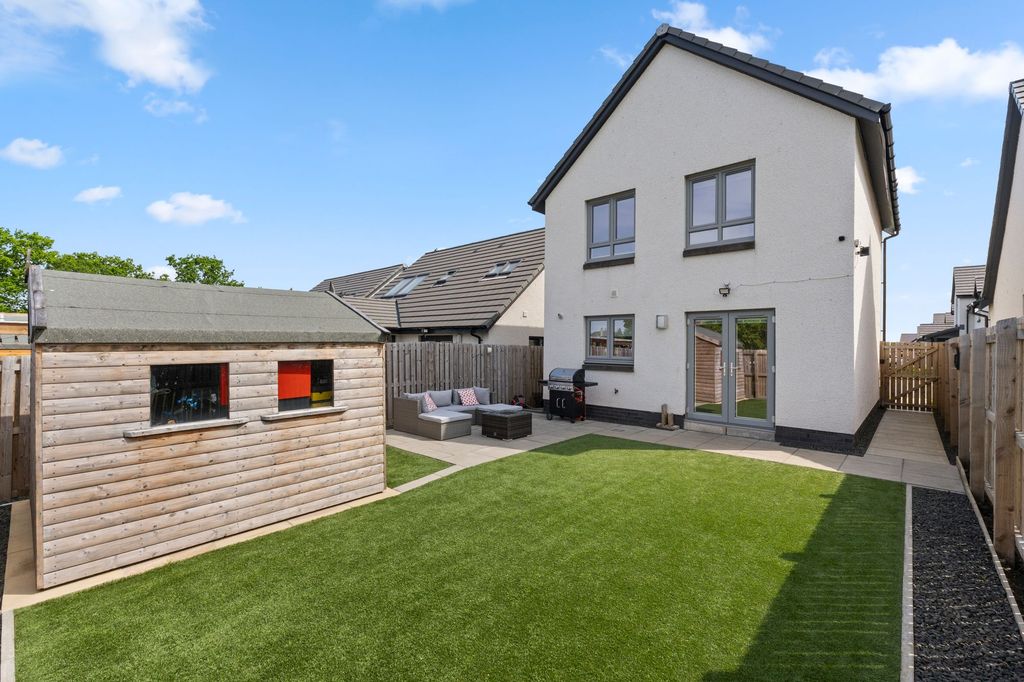 Property photo 1 of 32