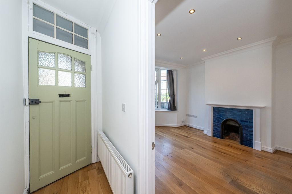 Property photo 2 of 17 5255212