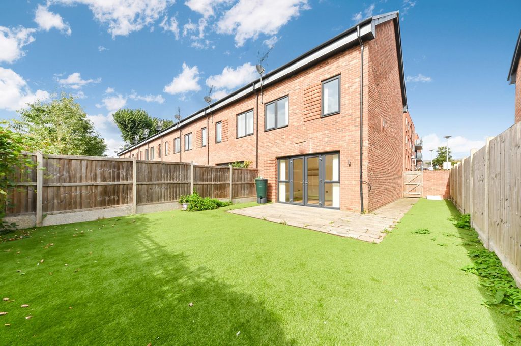 Property photo 3 of 11