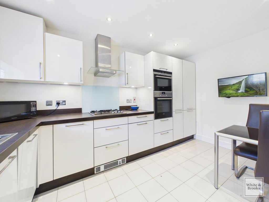 Property photo 3 of 23