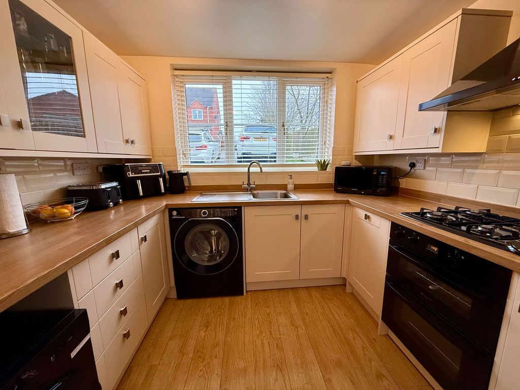 Property photo 2 of 22