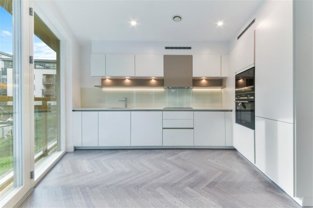 Property photo 2 of 7 Kitchen