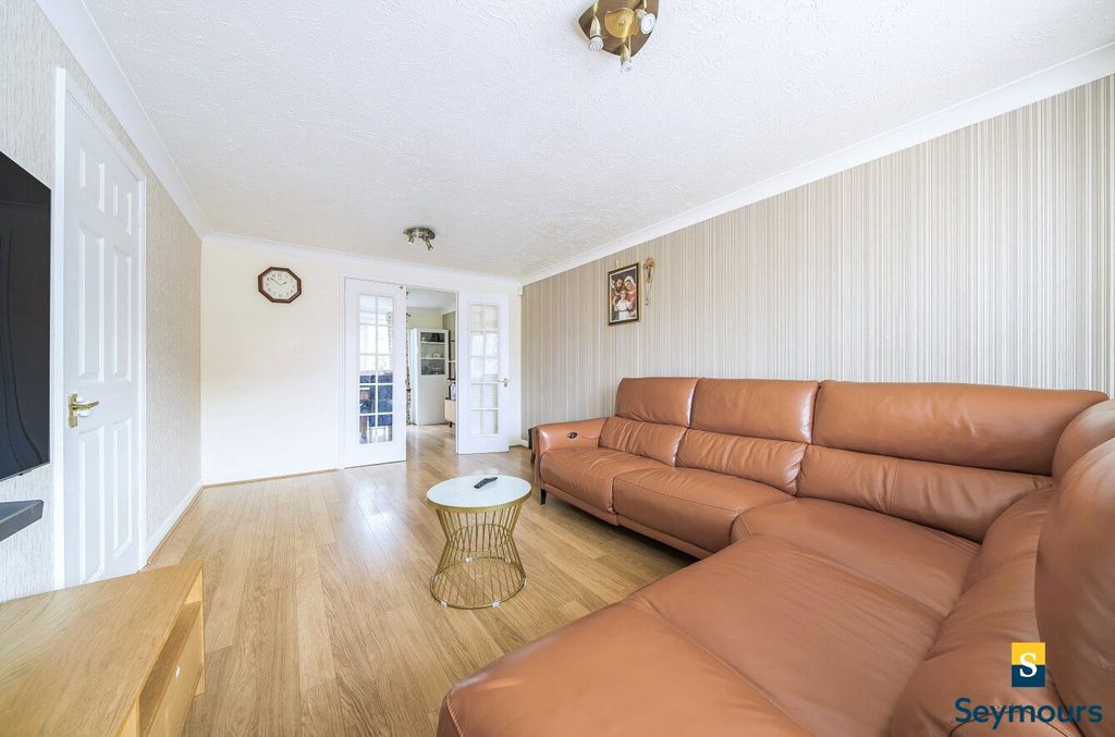 Property photo 2 of 17 Living Room