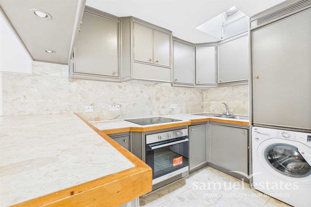 Property photo 2 of 10 Kitchen