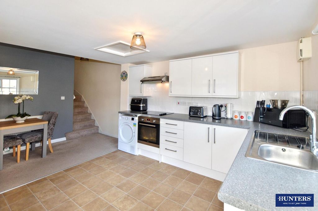 Property photo 2 of 11 Kitchen