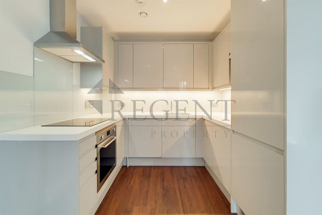 Property photo 3 of 10 Kitchen
