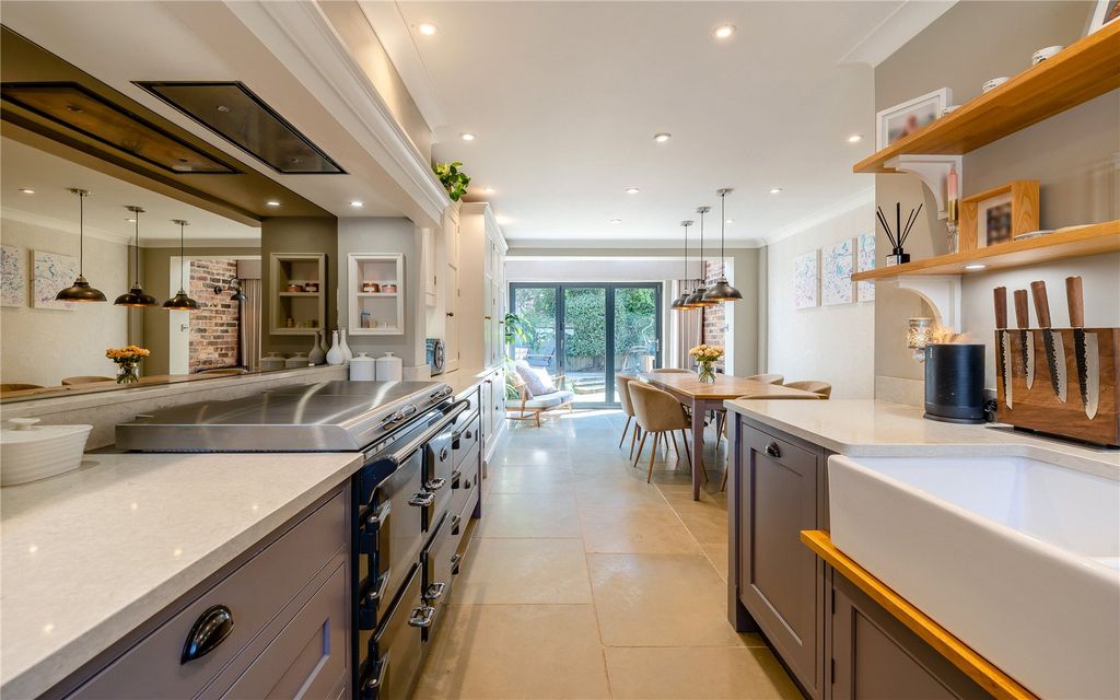Property photo 2 of 19 Kitchen