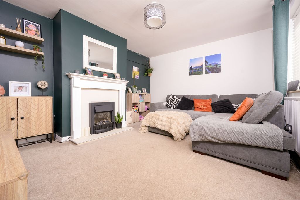 Property photo 3 of 11