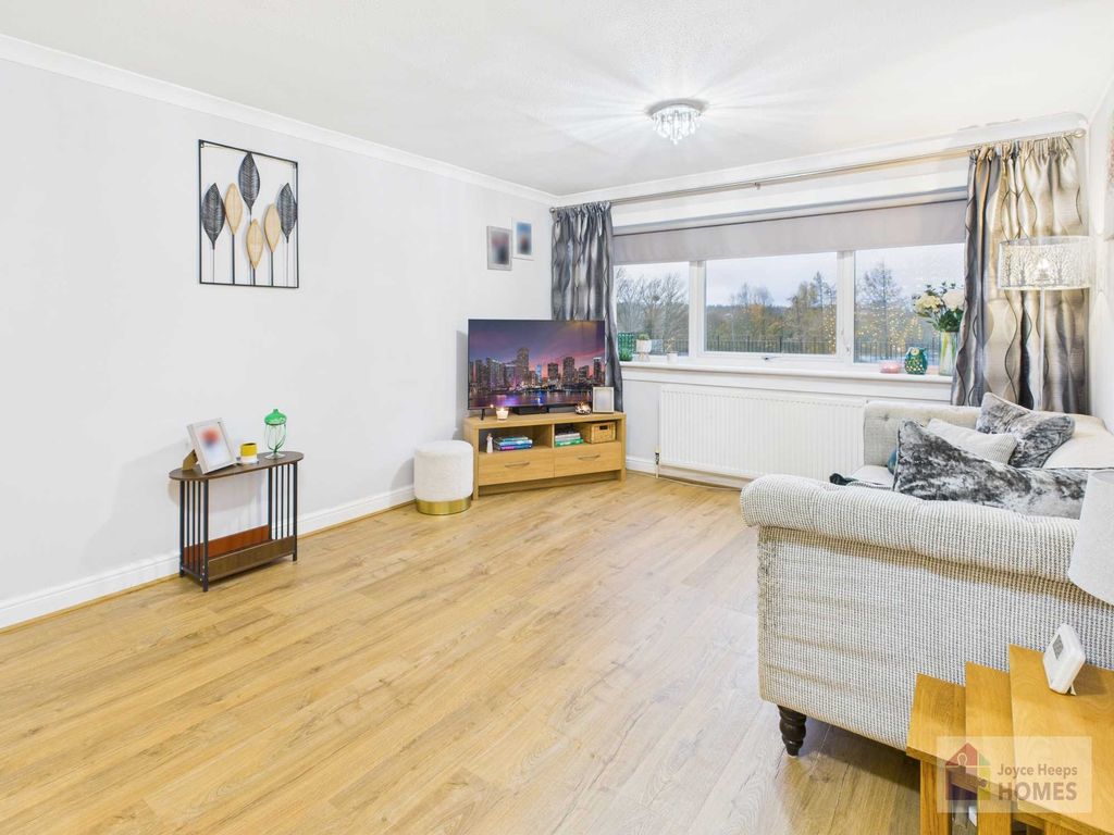 Property photo 2 of 12 Lounge