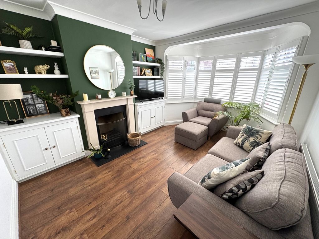 Property photo 3 of 16 Lounge