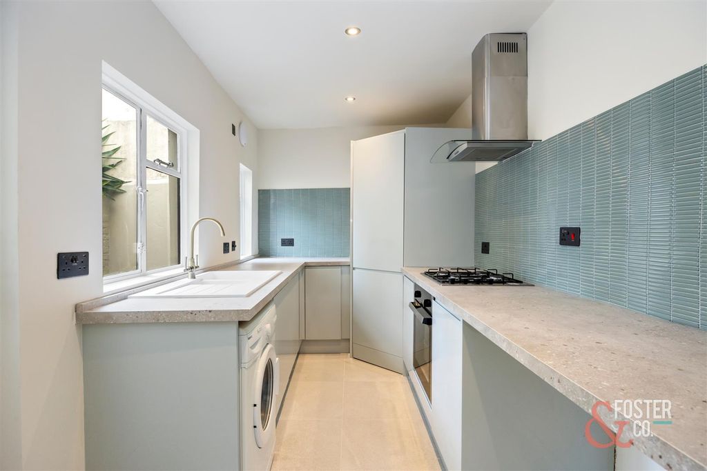 Property photo 2 of 19 Terminus Road, 17-011.Jpg