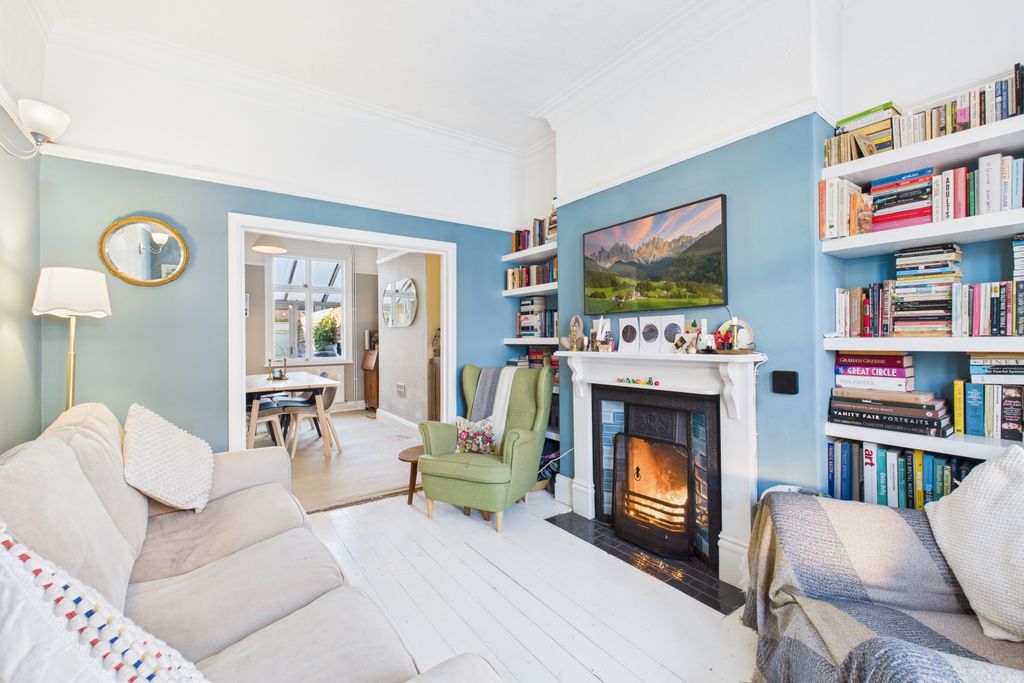 Property photo 1 of 12 Living Room