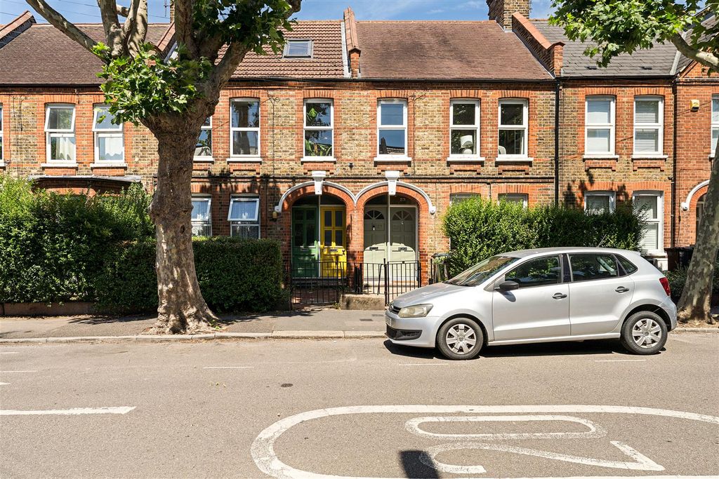 Property photo 1 of 40 Hawarden Road, E17