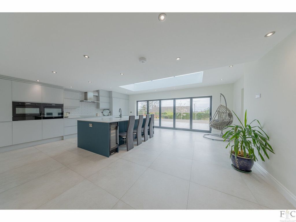 Property photo 3 of 47