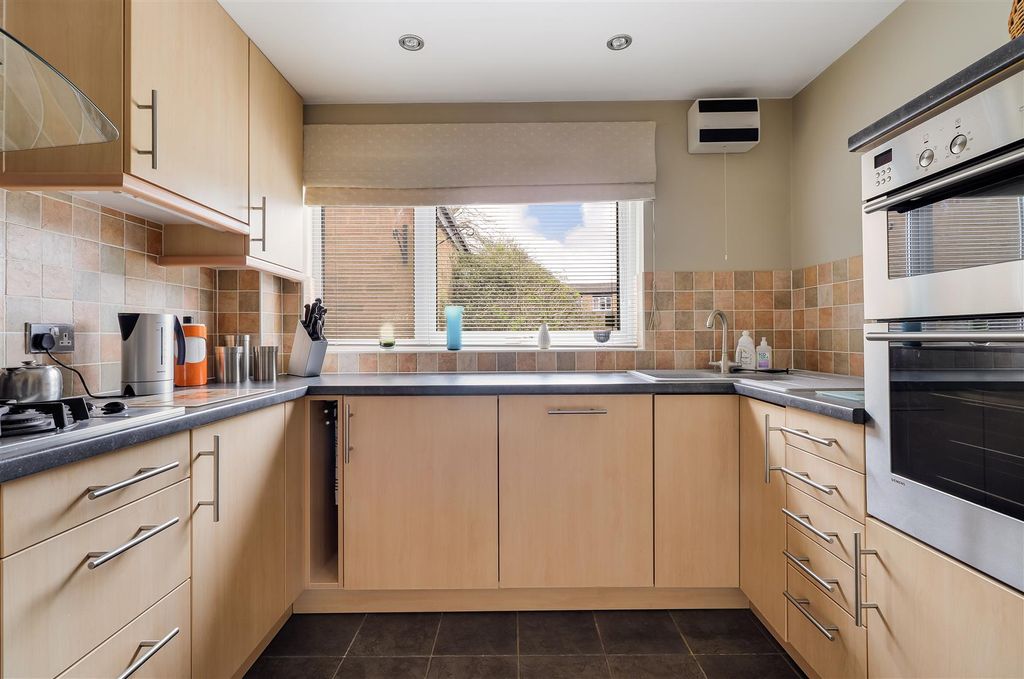 Property photo 3 of 12 Img (11).Jpg