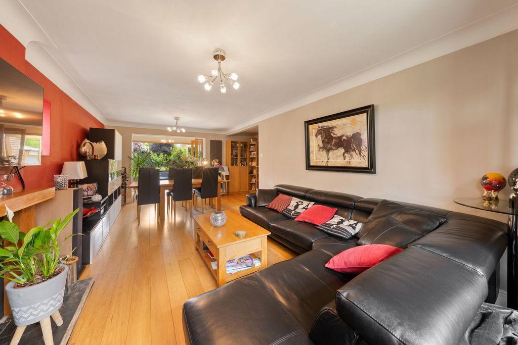 Property photo 2 of 33