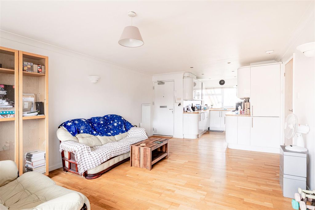 Property photo 3 of 8