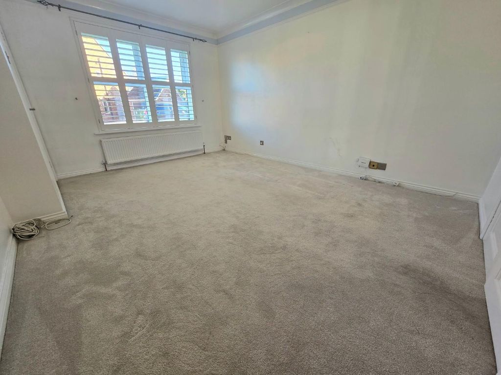 Property photo 2 of 14 Living Room