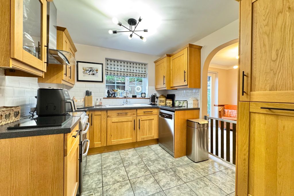 Property photo 3 of 17 Kitchen