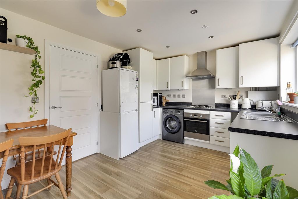 Property photo 3 of 12 Img (8).Jpg